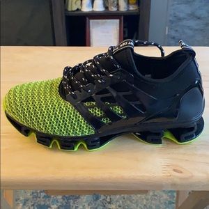 Size 6.5 boys sneakers